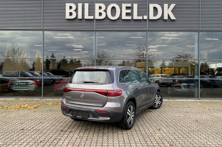 Grå Mercedes EQB250+ fra 2024