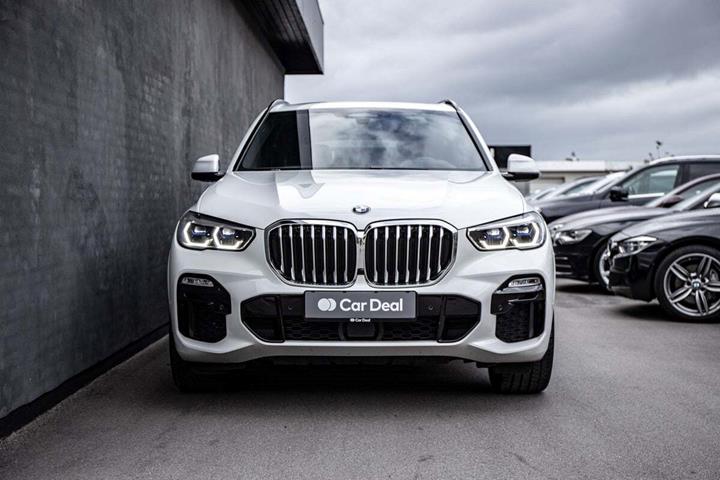 Hvid BMW X5 fra 2019