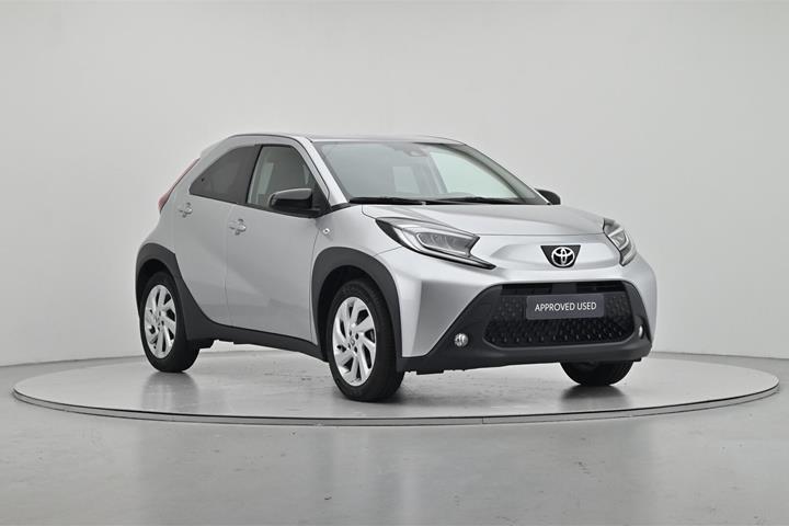 Sølv Toyota Aygo X fra 2023 set udefra