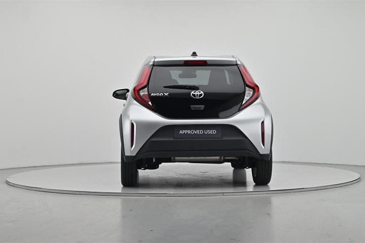 Sølv Toyota Aygo X fra 2023
