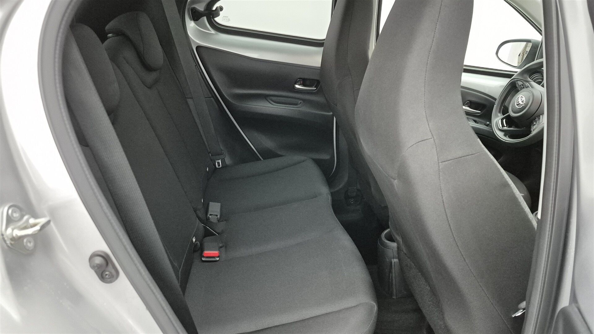 Sølv Toyota Aygo X fra 2023