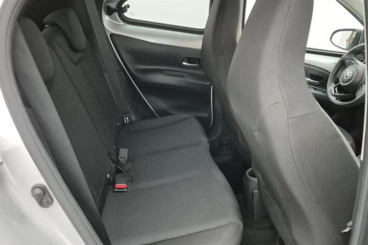 Sølv Toyota Aygo X fra 2023