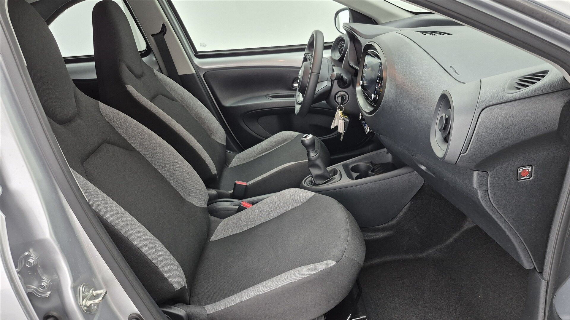 Sølv Toyota Aygo X fra 2023