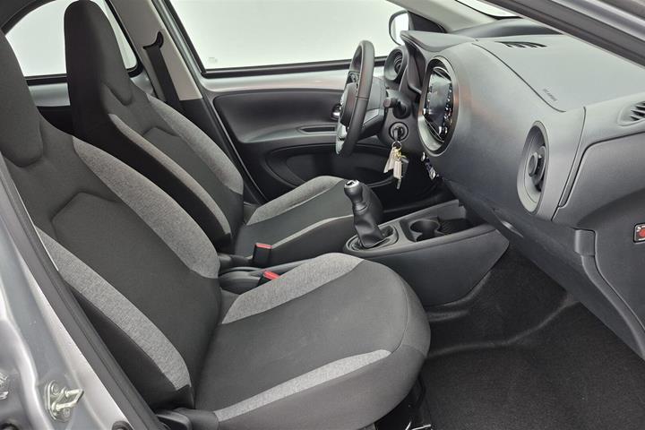 Sølv Toyota Aygo X fra 2023