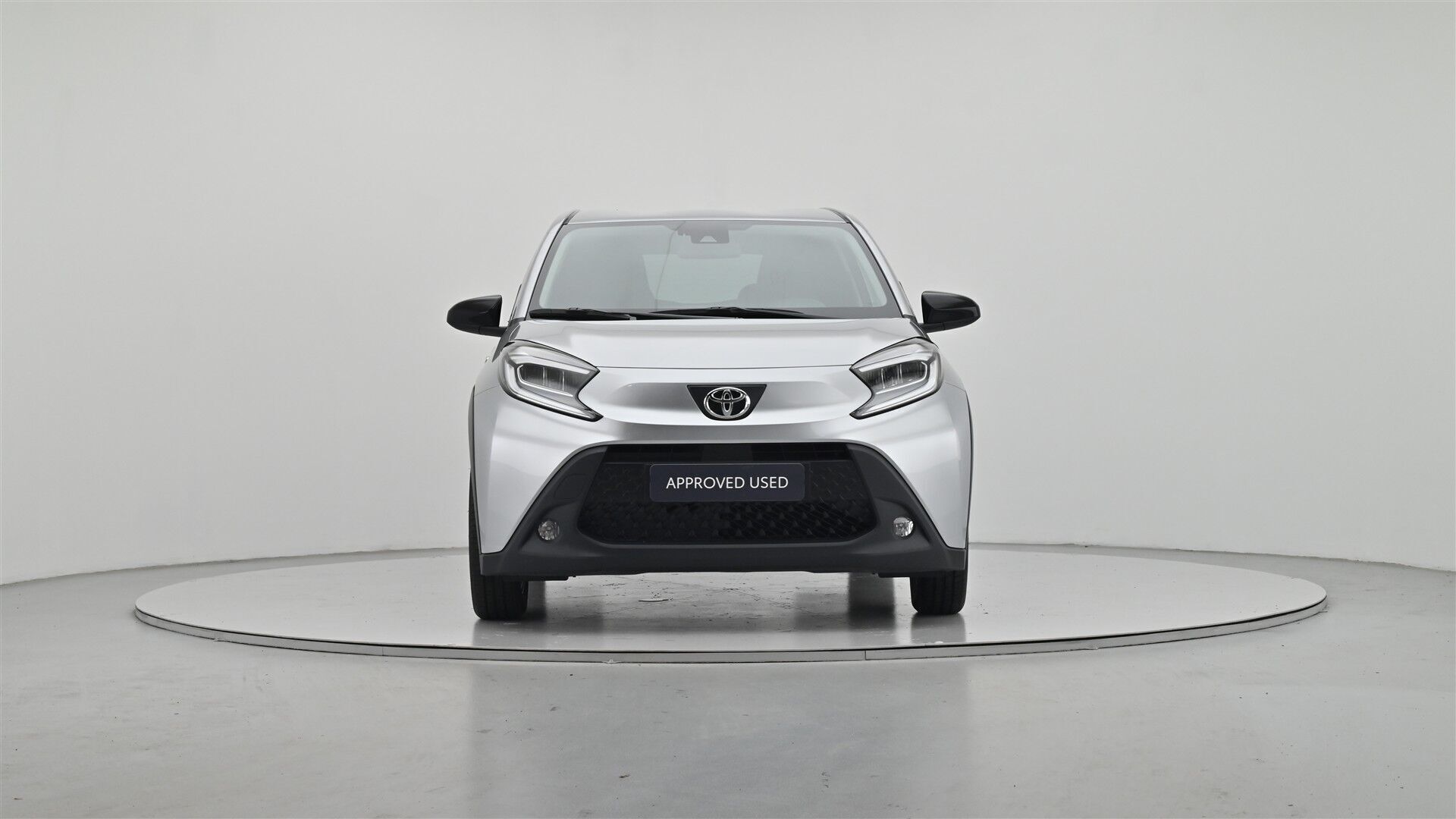 Sølv Toyota Aygo X fra 2023