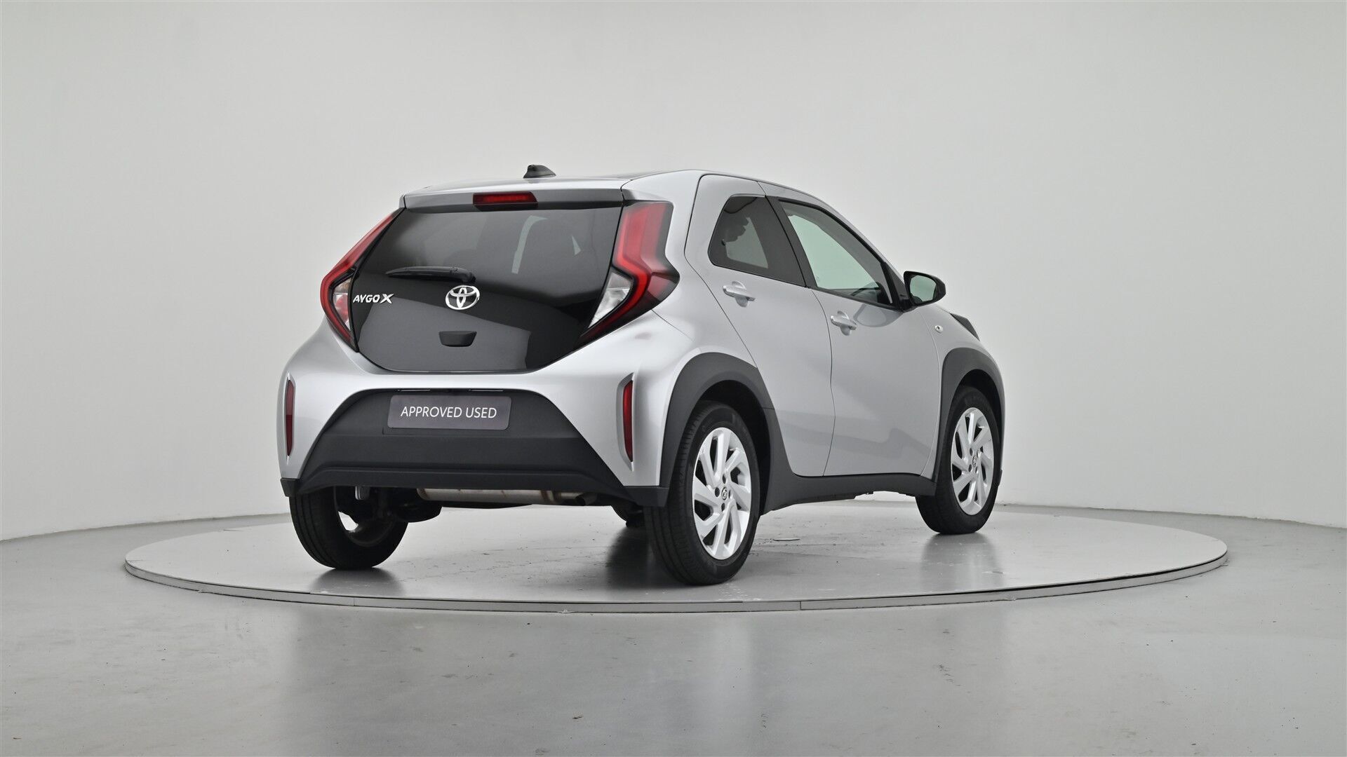 Sølv Toyota Aygo X fra 2023