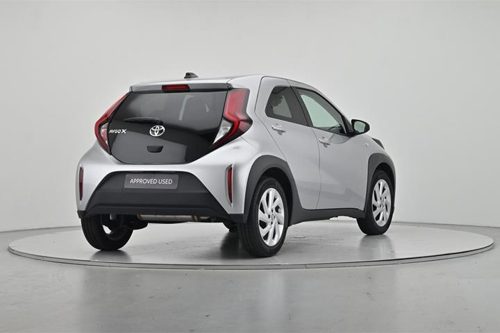 Sølv Toyota Aygo X fra 2023