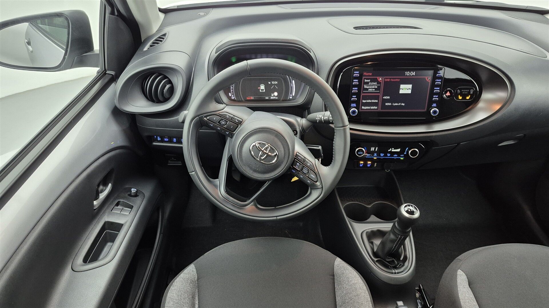 Sølv Toyota Aygo X fra 2023