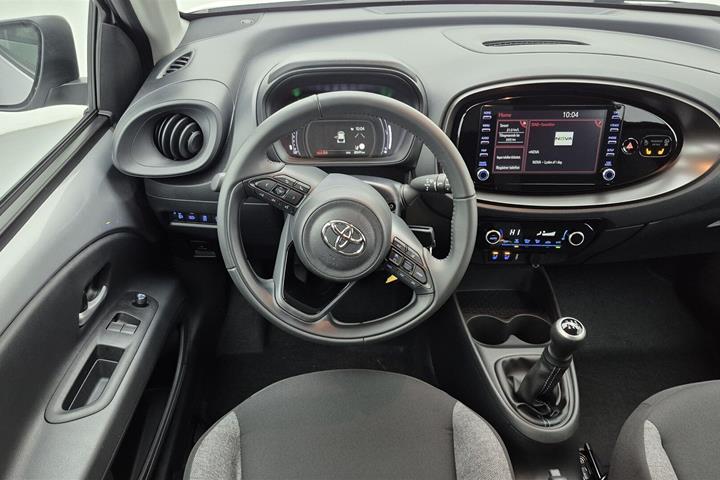 Sølv Toyota Aygo X fra 2023