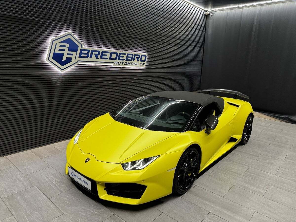 Gul Lamborghini Huracan fra 2017 set udefra