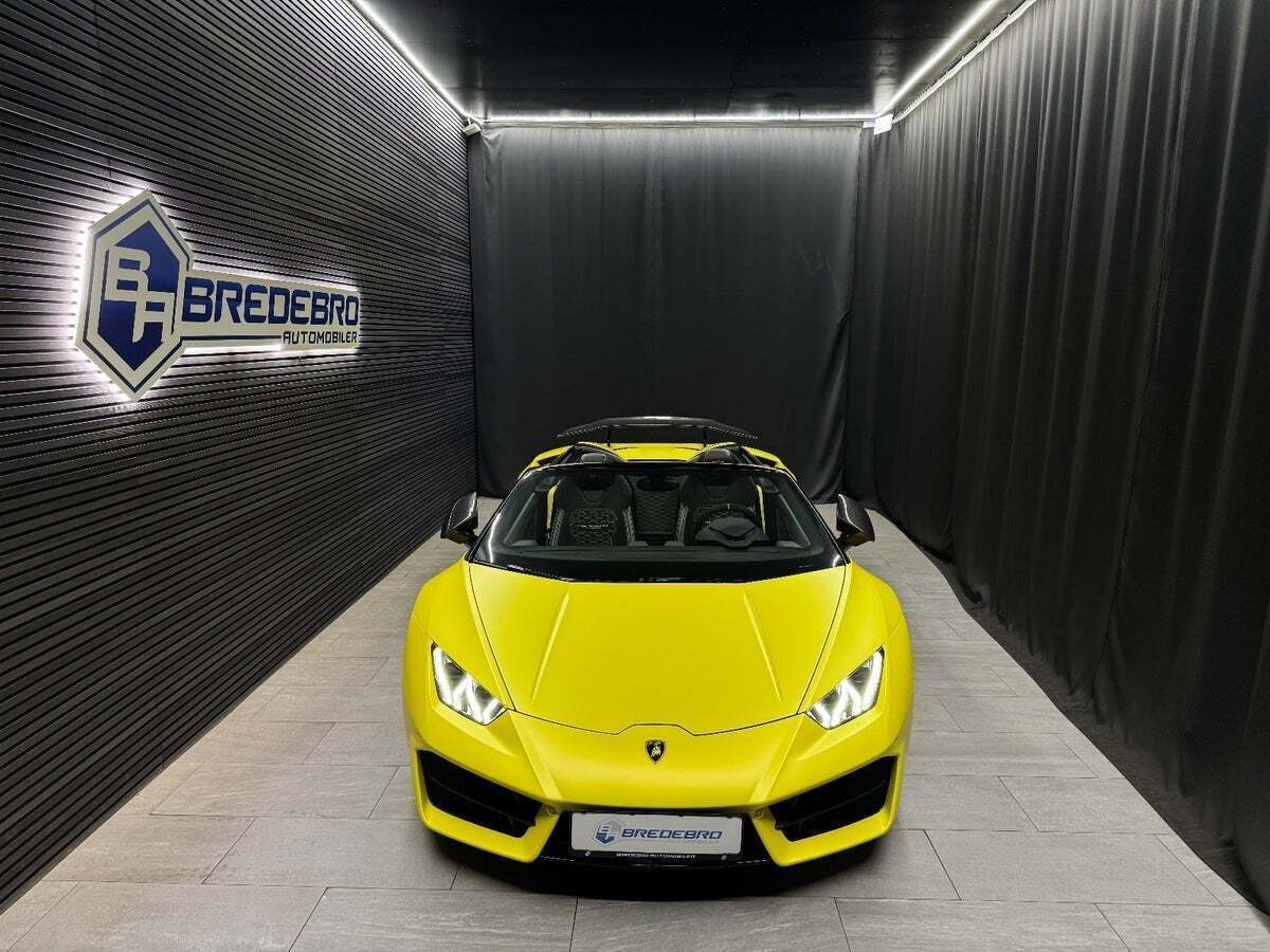 Gul Lamborghini Huracan fra 2017 set udefra