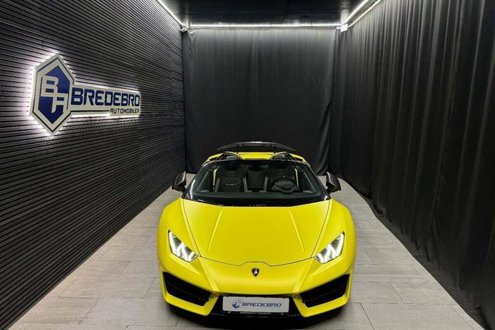 Gul Lamborghini Huracan fra 2017 set udefra
