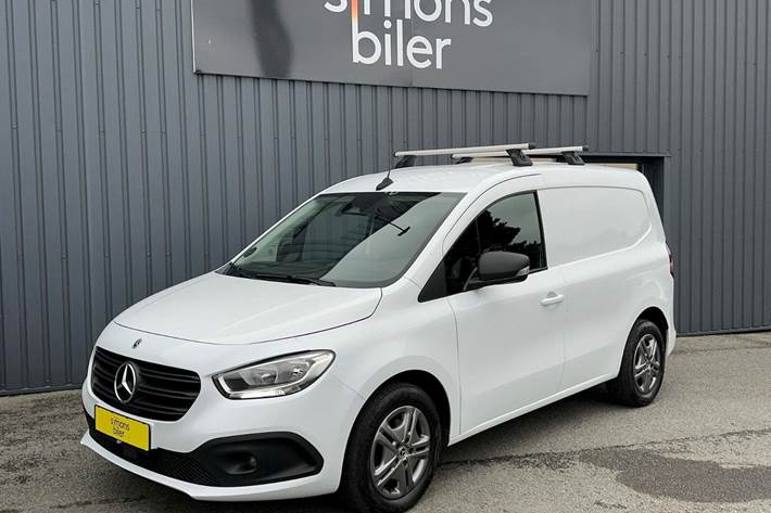 Hvid Mercedes Citan 110 fra 2022 set udefra