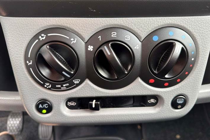 Sølv Suzuki Ignis fra 2005