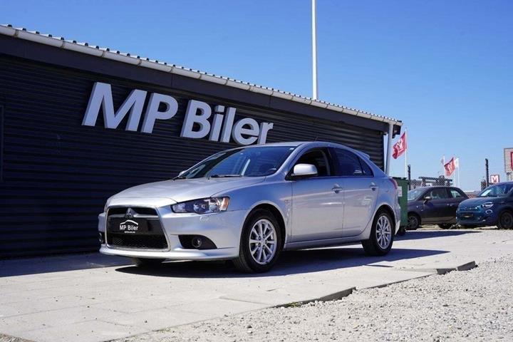Sølv Mitsubishi Lancer fra 2011