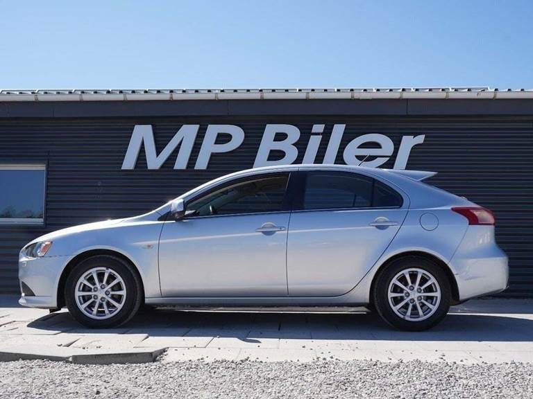 Mitsubishi Lancer 1,6 Invite SportBack