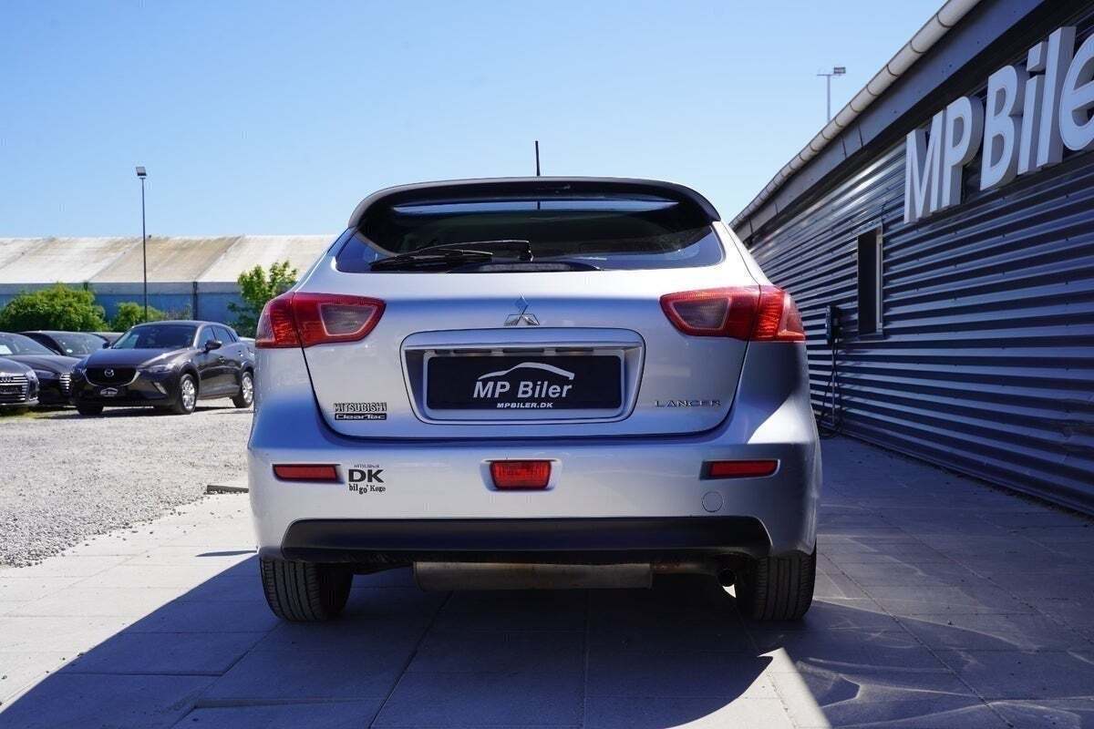 Mitsubishi Lancer 1,6 Invite SportBack