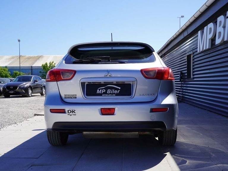 Mitsubishi Lancer 1,6 Invite SportBack