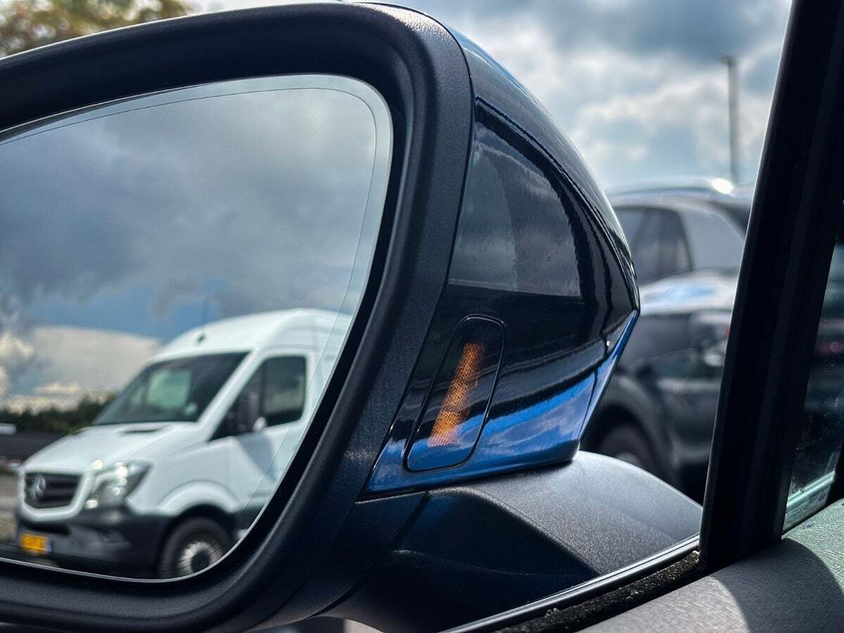 Blå Skoda Enyaq fra 2023