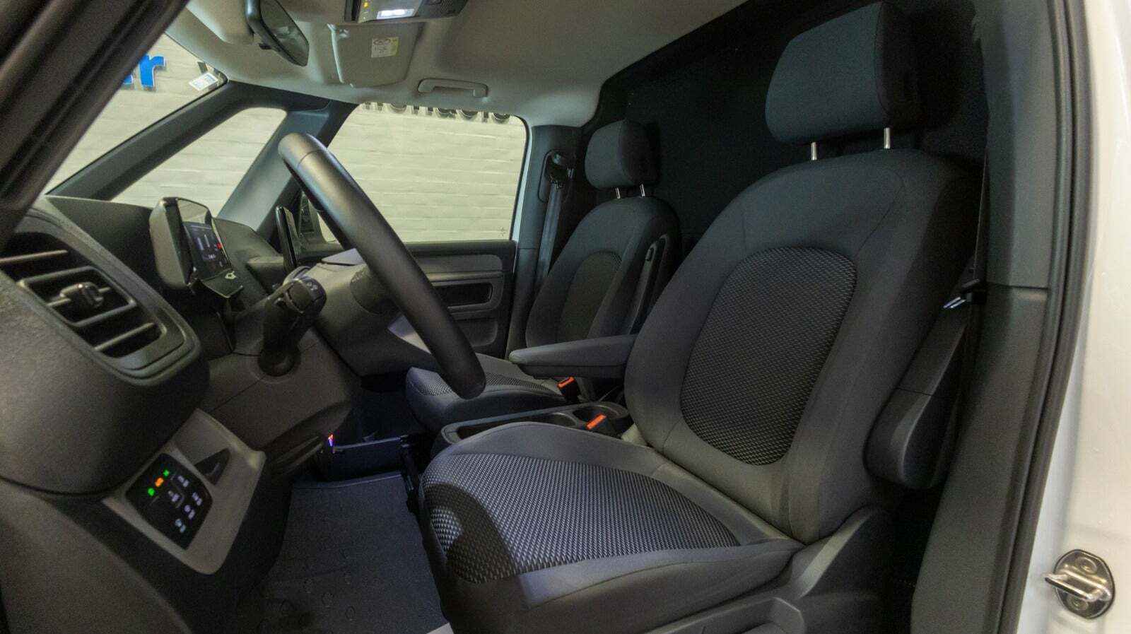 Hvid VW ID.Buzz fra 2024