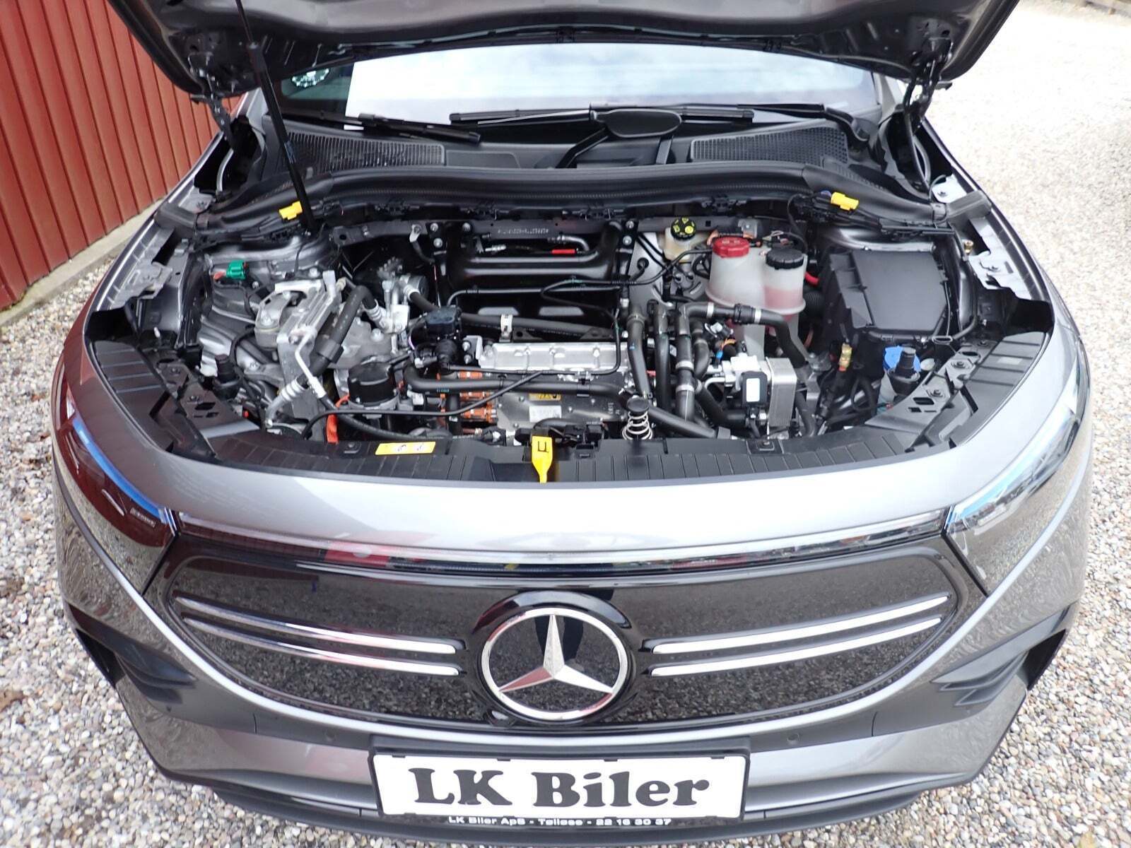 Grå Mercedes EQA250+ fra 2023