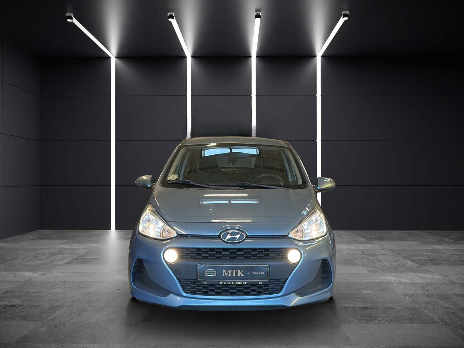 Grå Hyundai i10 fra 2017