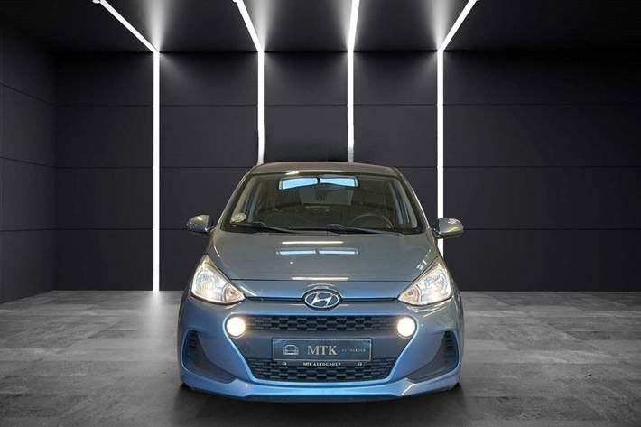 Grå Hyundai i10 fra 2017