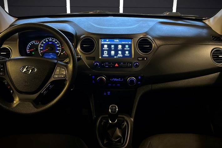 Grå Hyundai i10 fra 2017