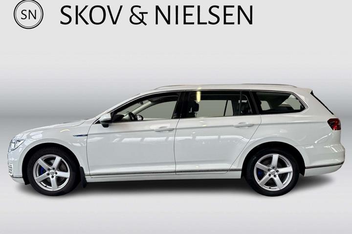 Hvid VW Passat fra 2017