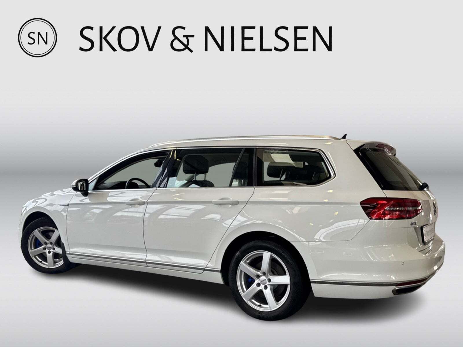 Hvid VW Passat fra 2017