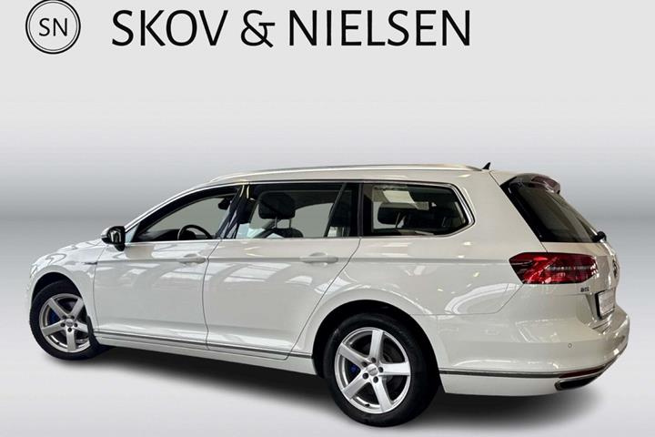 Hvid VW Passat fra 2017