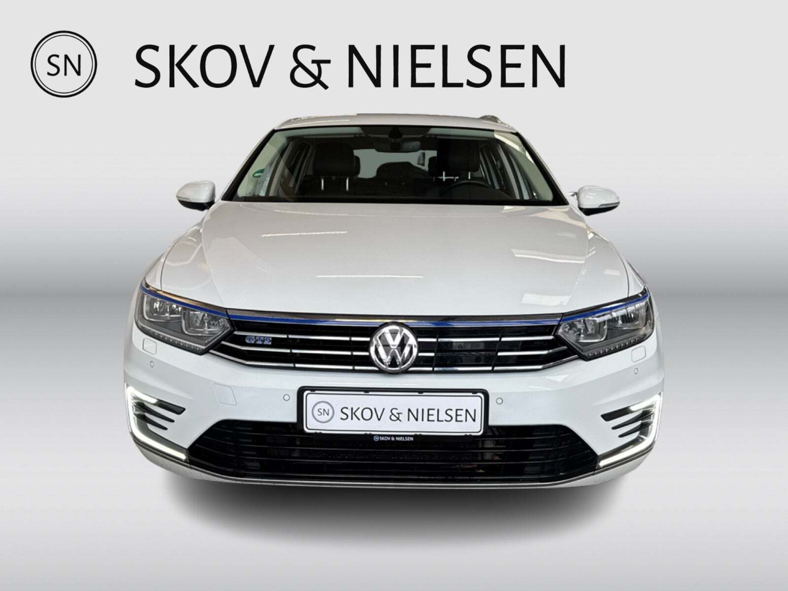 Hvid VW Passat fra 2017