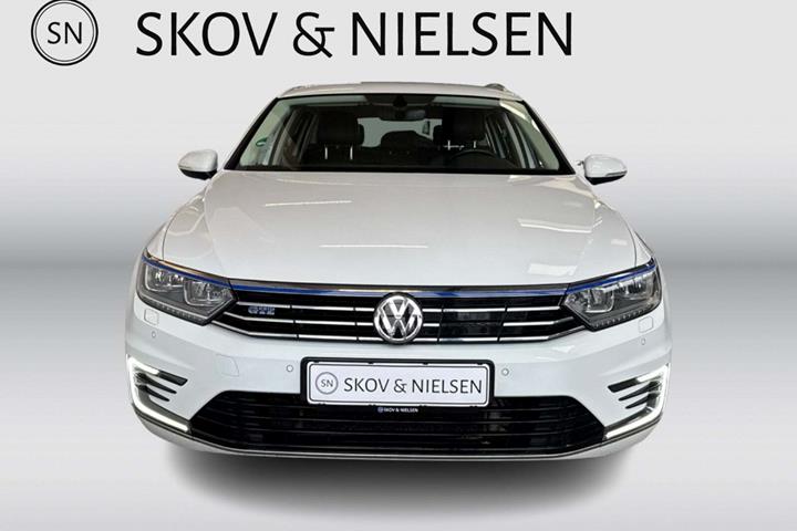 Hvid VW Passat fra 2017