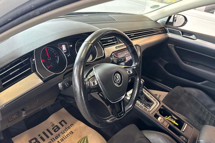 Hvid VW Passat fra 2017