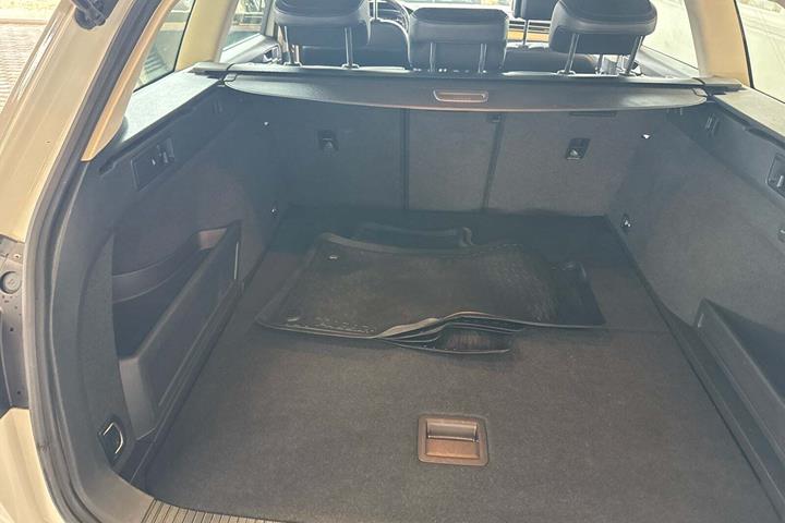 Hvid VW Passat fra 2017