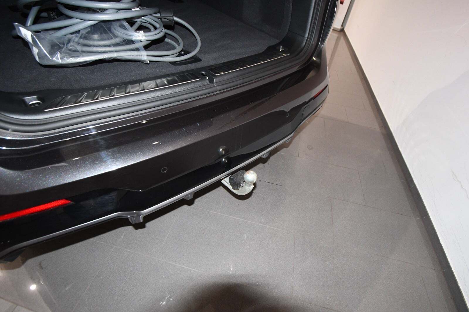 Grå BMW iX3 fra 2025