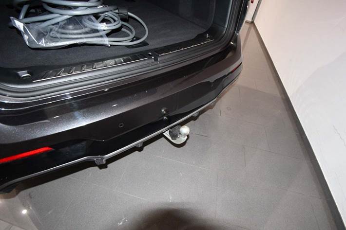 Grå BMW iX3 fra 2025