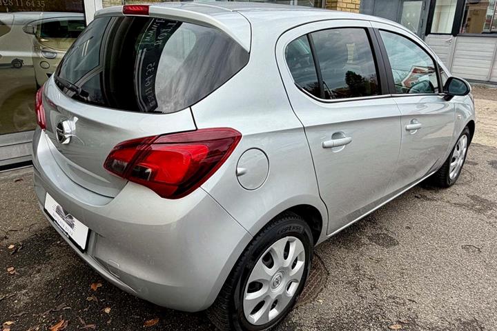 Sølv Opel Corsa fra 2019