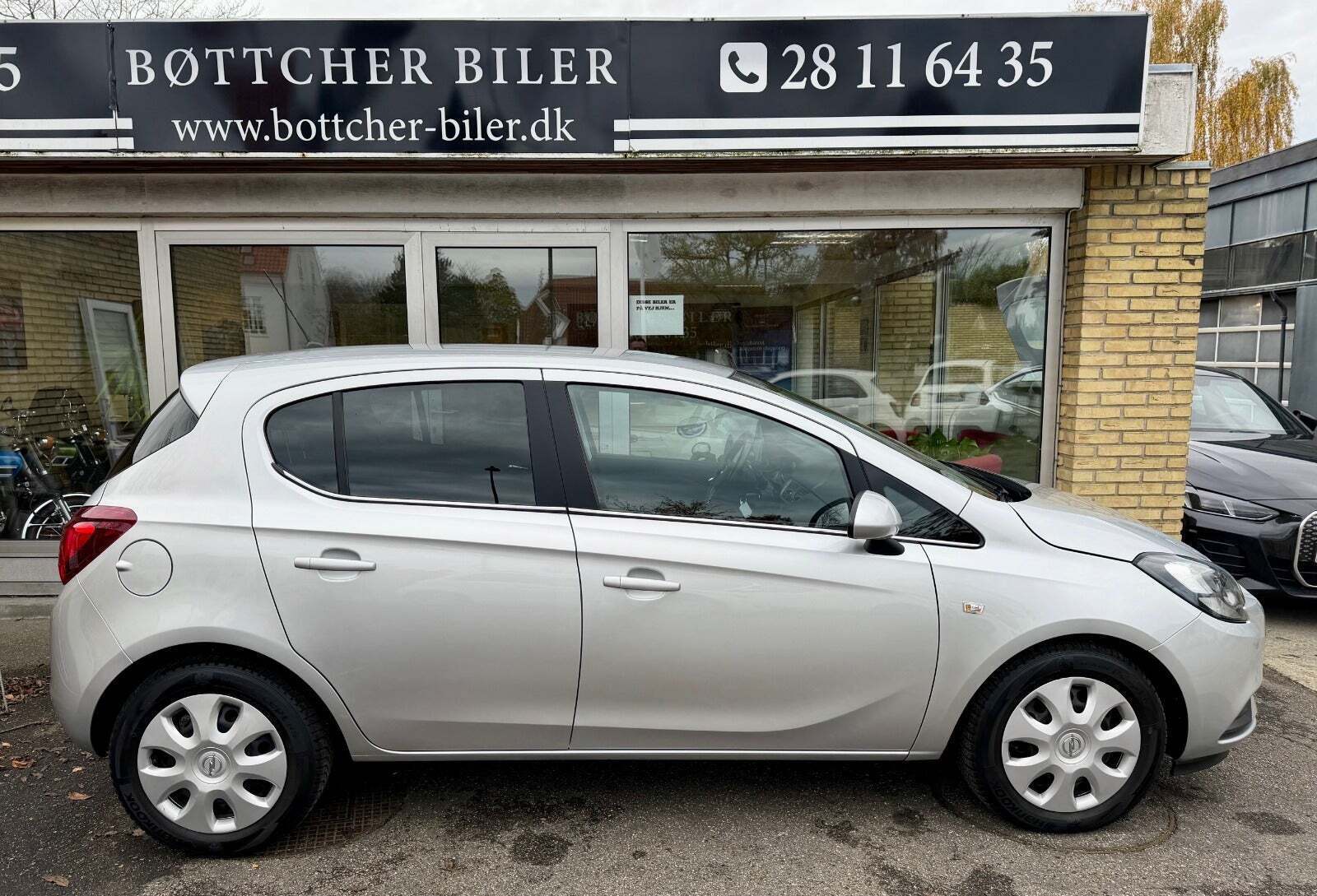 Sølv Opel Corsa fra 2019