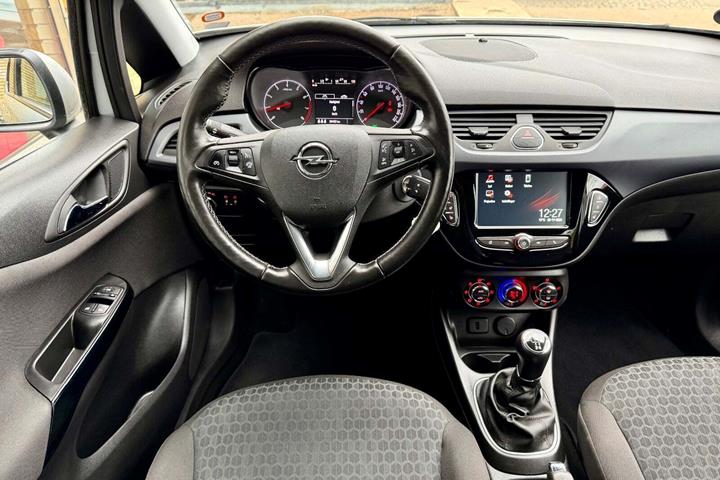 Sølv Opel Corsa fra 2019