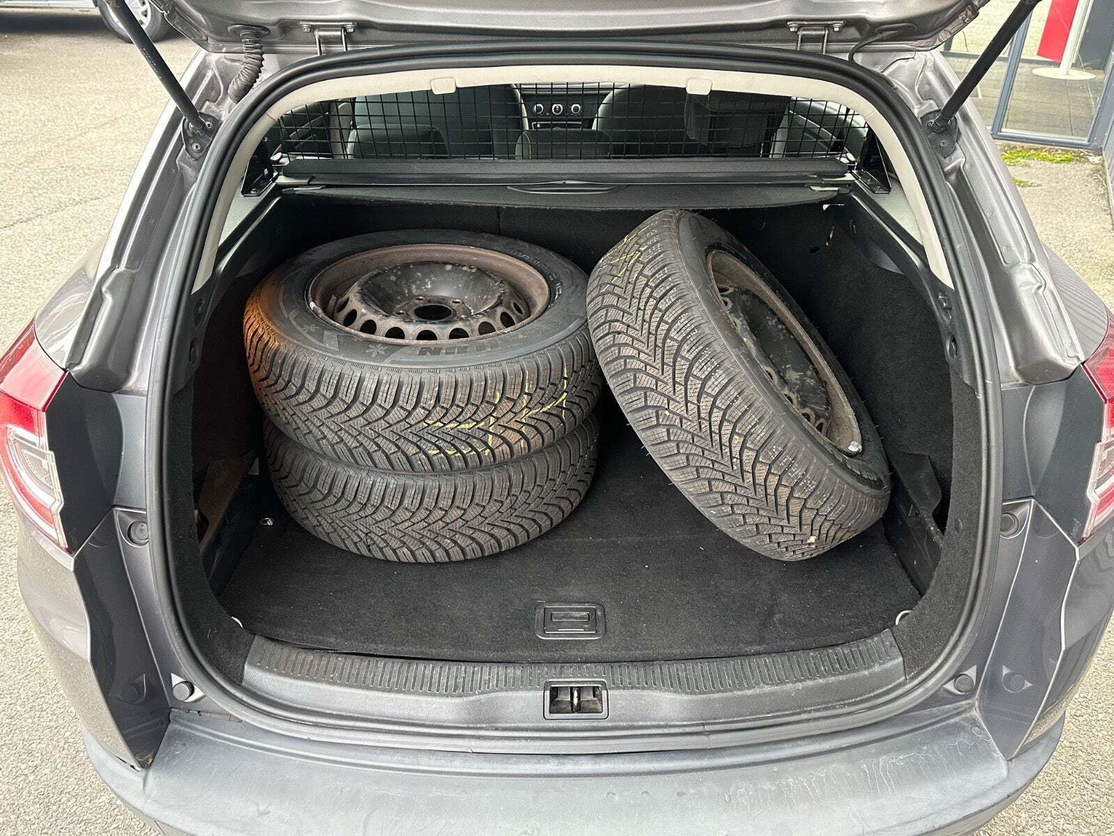 Grå Renault Megane III fra 2012