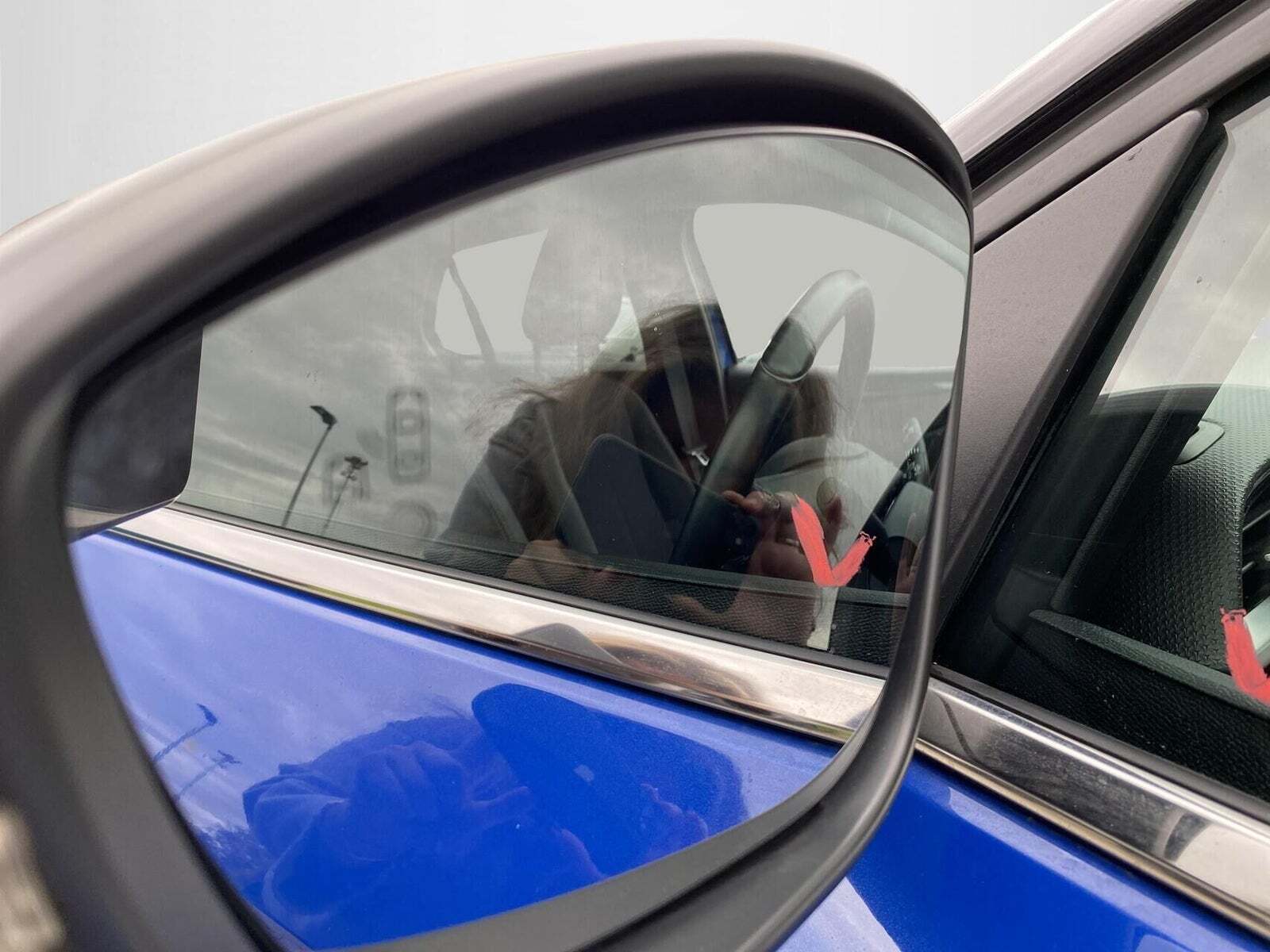 Blå Opel Corsa-e fra 2023