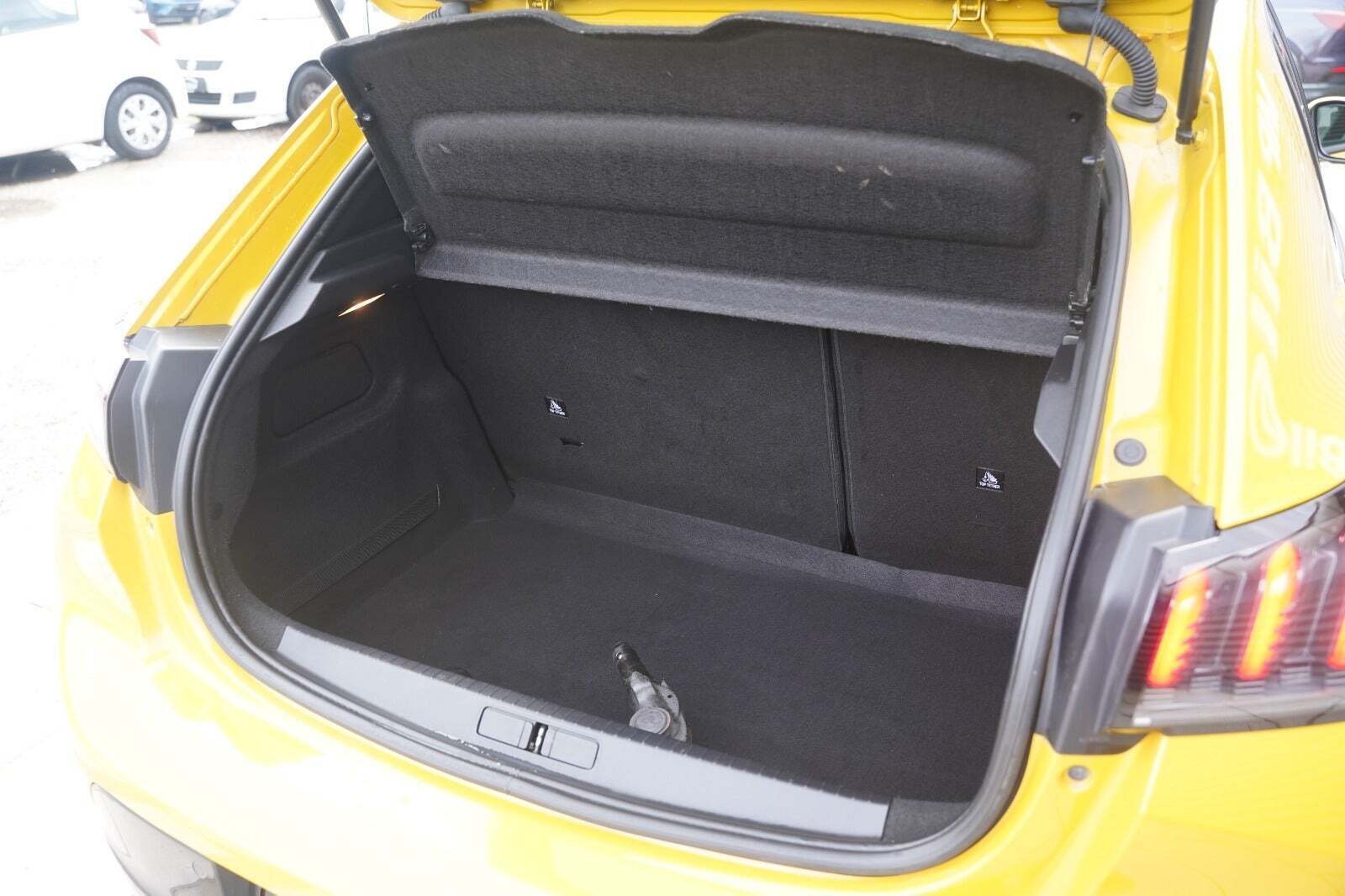 Gul Peugeot 208 fra 2020