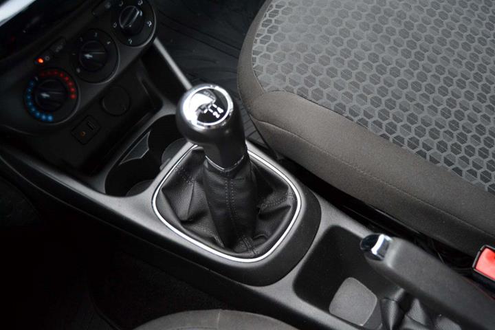 Grå Opel Corsa fra 2015