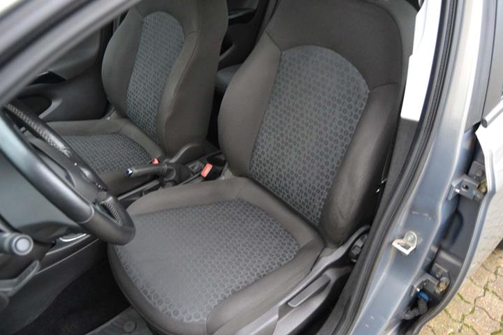 Grå Opel Corsa fra 2015