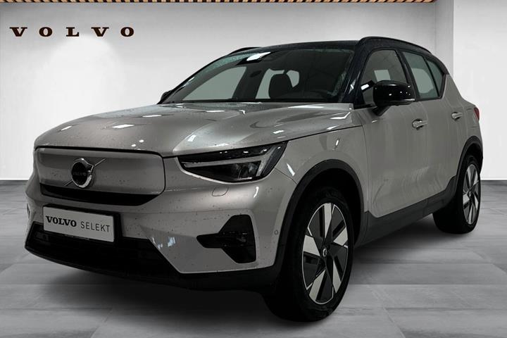 Beige Volvo XC40 fra 2024 set udefra