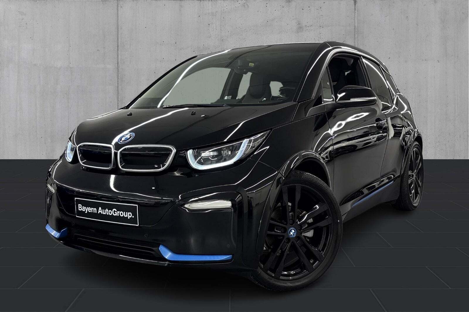 Sort BMW i3s fra 2020 set udefra