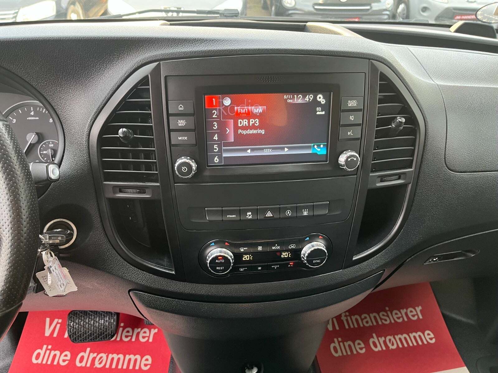 Sølv Mercedes Vito 114 fra 2020