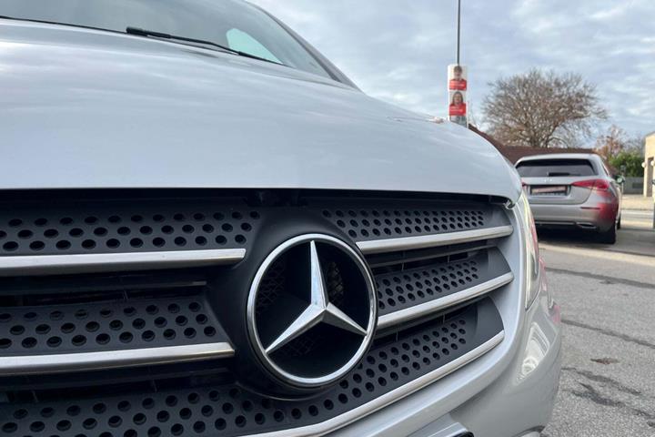 Sølv Mercedes Vito 114 fra 2020