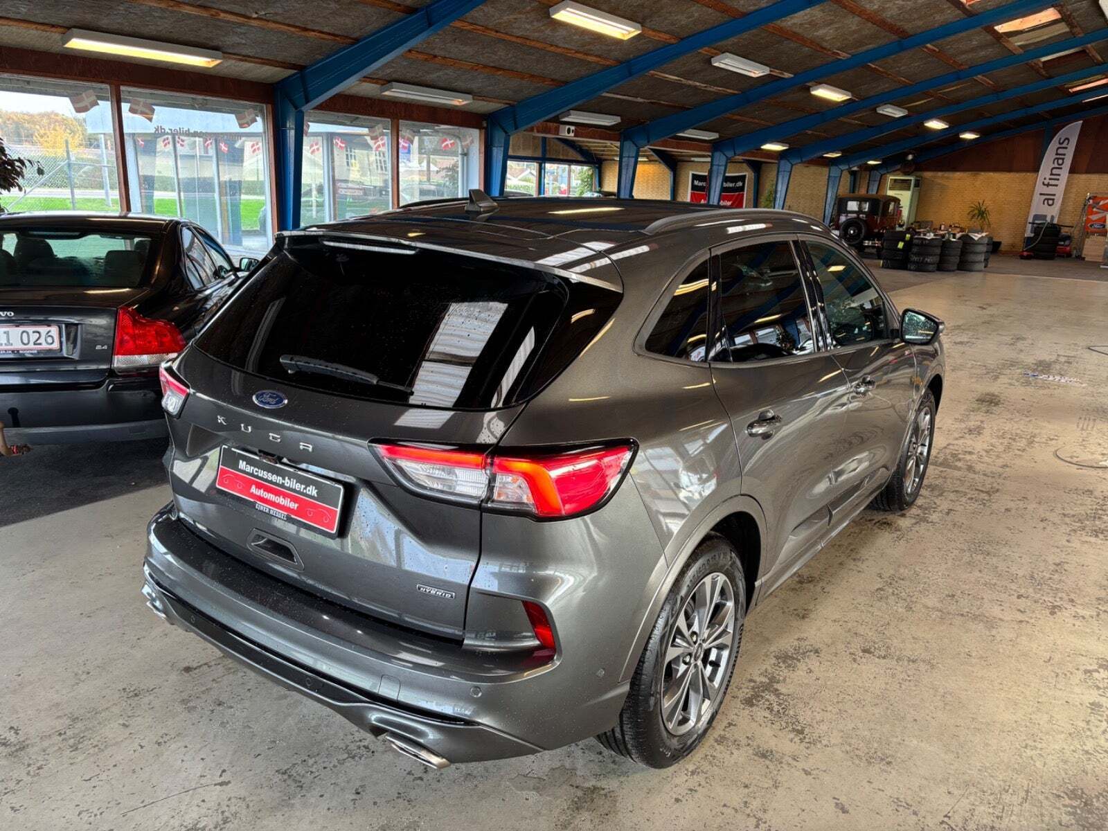 Grå Ford Kuga fra 2021